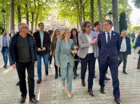 anapastorjulian's tweet photo. Apoyando a nuestro candidato y futuro alcalde de #Bejar Luis Francisco Martin que es sin duda una persona con capacidad y fuerza  para lograr el cambio que necesita BÉJAR; impulsar la economía, el comercio, el turismo…y las oportunidades para todos los bejaranos. A ganar!!! https://t.co/eg2f0XmTyO