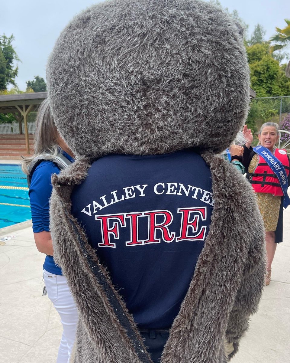 PDFSanDiego's tweet photo. Celebrating our partnership with @livewell_sd and San Diego County declaring "today" May 19, 2023 as @PDFSanDiego "Day" throughout San Diego County! Thank you everyone for coming out💙#wearyourlifejackettoworkday
#watersafetymonth
#togethersavinglives
#livewellsdpartner https://t.co/8KPMSeBsX2
