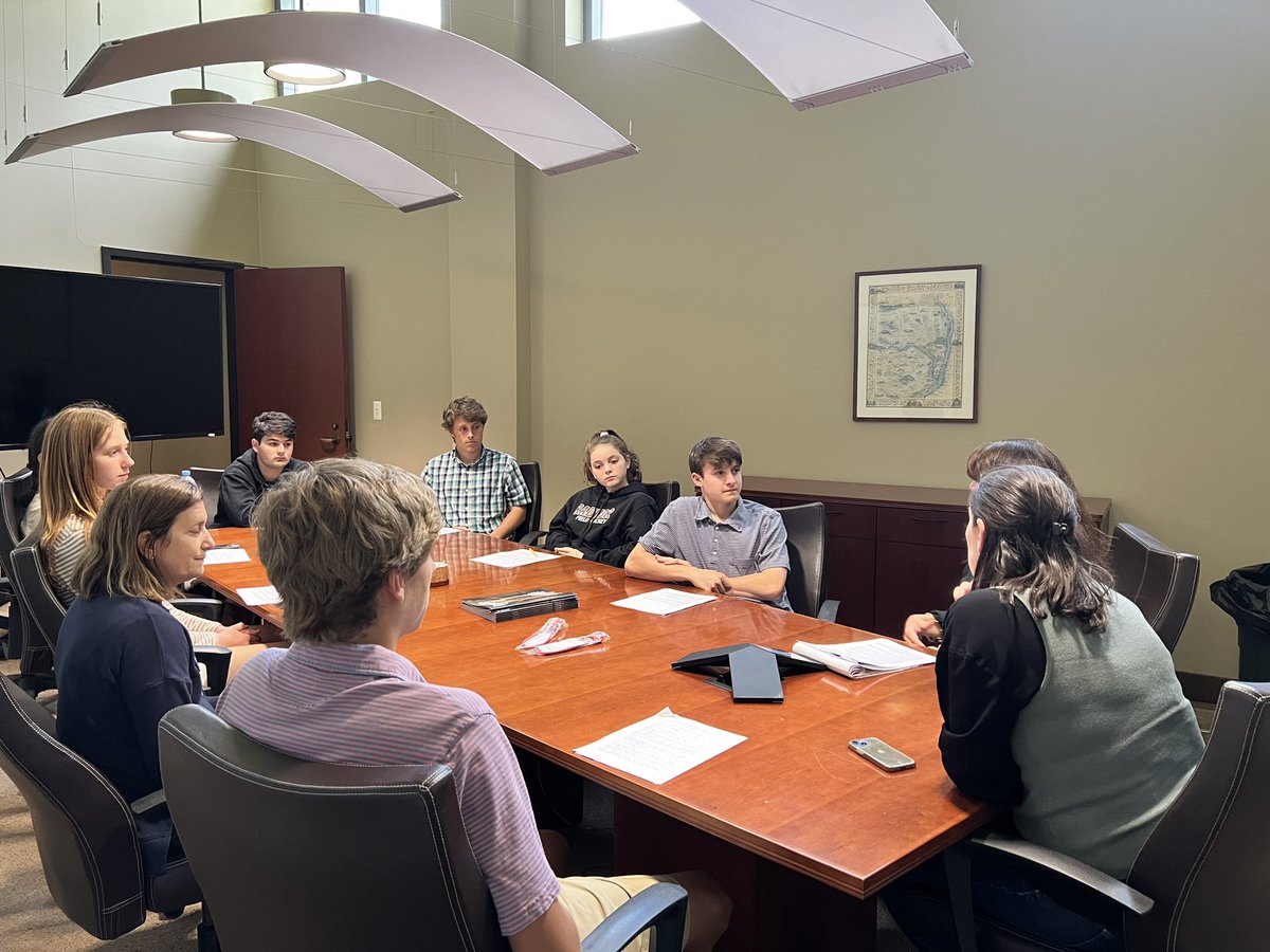 SenCappelletti's tweet photo. Today I’m joining @RepBorowski for a legislative discussion with @RadnorTSD High School students about the gun violence prevention bills we have moving in the General Assembly. I’m glad students are demanding that their elected officials act to stop the violence. #EndGunViolence https://t.co/xiHiOXFPKa