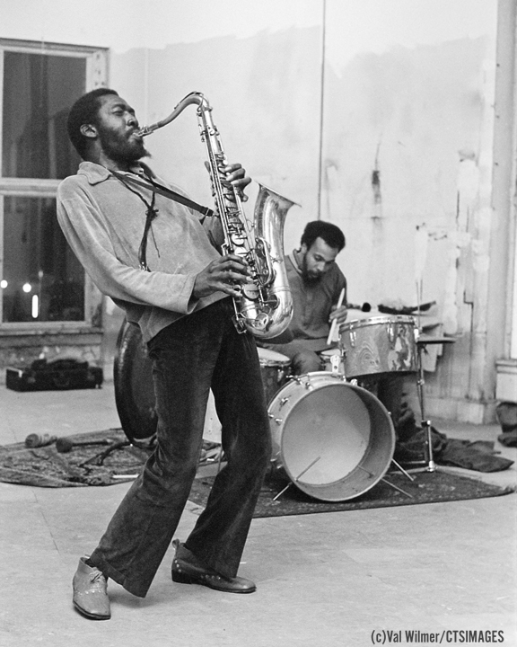 Arthur Doyle and Milford Graves, Harlem Music Center, NYC, September 1971 by the great jazz writer, historian and photographer Val Wilmer a few years before they recorded 'Children of the Forest' w Hugh Glover -finally out today via Black Editions✨ (c)Val Wilmer/CTSIMAGES