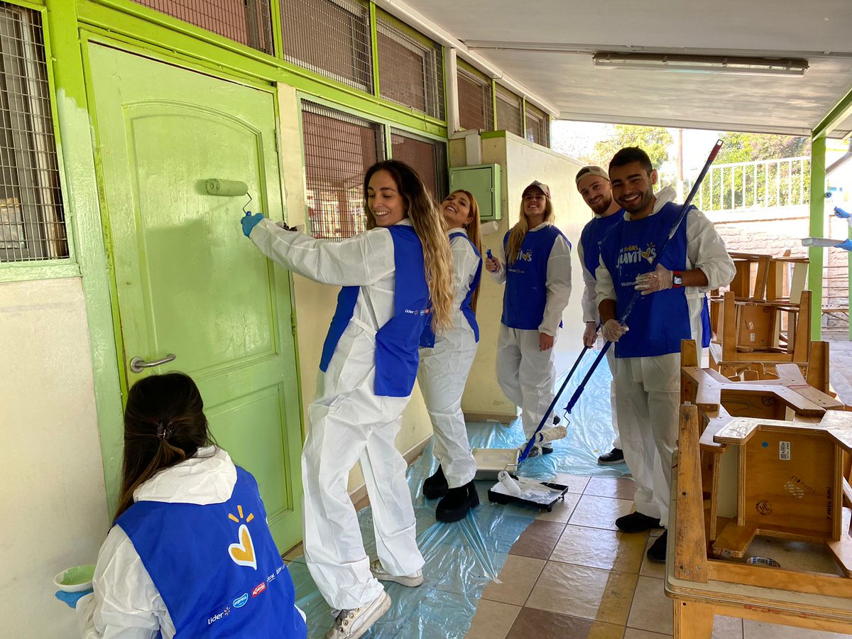 UnitedWay_Chile's tweet photo. Hoy tuvimos el apoyo de un equipo de voluntarios del área de Marketplace de @Walmart__Chile quienes trabajaron para mejorar el exterior del Jardín Infantil El Despertar en #Maipú📍 Gracias a esto el Jardín cuenta con instalaciones en mejores condiciones como los niños se merecen https://t.co/AcOp5Sa8uu