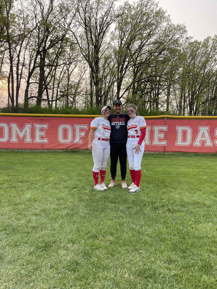 Nothing like a walkoff 3 run 💣 in the bottom of 8 to celebrate Senior Night!
#HPT