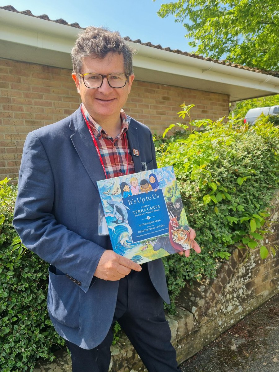 In full flight at the wonderful @CuckfieldBF schools day @WeAreCumnor - a great honour to give their first schools day talk about Its Up To Us!