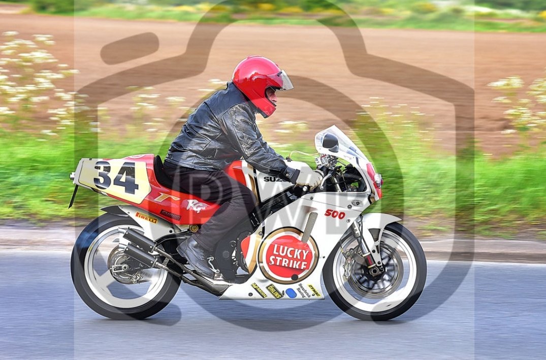 PwP_Images's tweet photo. Does it get any better ? Who doesn't love a 500cc two stroke https://t.co/NJSIC7ORvj