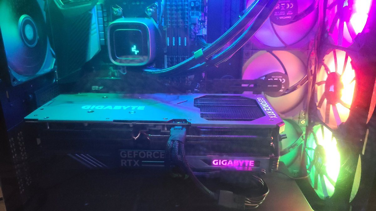 megmac098's tweet photo. Picked up a 4080 today. Got a killer deal on best buy I couldn't pass it up. It was on open box in excellent condition, when I picked it up the women behind the desk said the guy didn't install it because it was too big for his case. All around pretty solid deal 😁 https://t.co/OWN98hy8bQ