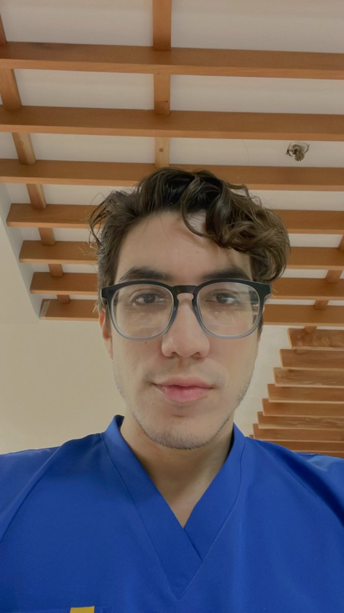 Jstorres05's tweet photo. El estudiante de medicina / los pecs https://t.co/EB7ico7zva