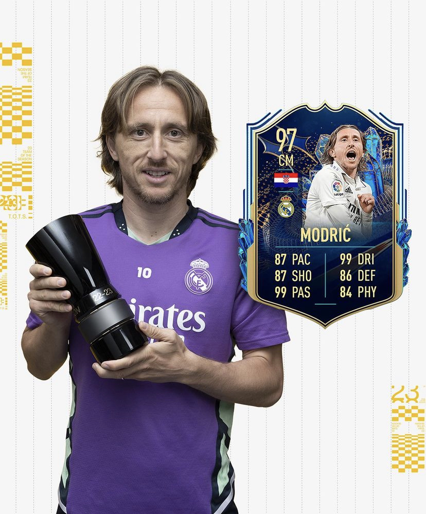 Image: Modrić receives his award for being included in La Liga's Team of the Season.