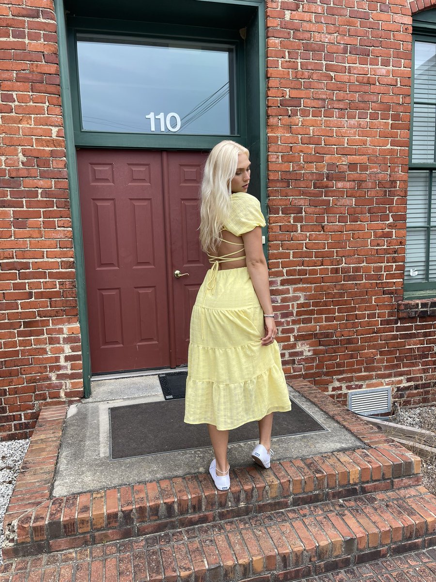 atoesies's tweet photo. Yellow mellowwww 💛 https://t.co/yaWl76uLHz #feet #dress #intsa https://t.co/osG17HI5eU