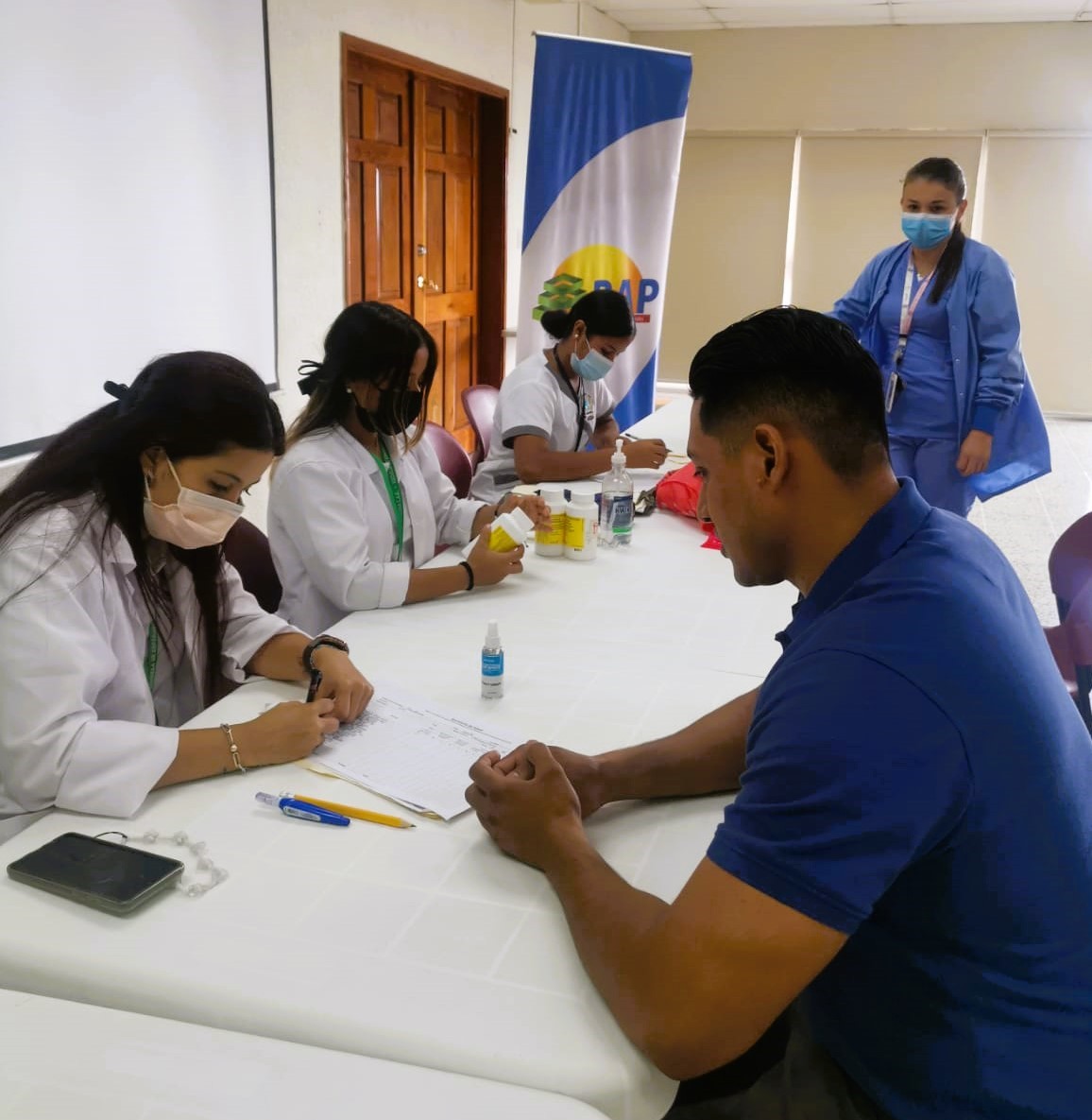 RAP_HN's tweet photo. En el RAP siempre pensamos en la salud y bienestar de nuestros colaboradores y hoy se llevó a cabo la campaña de Vacunación contra la Influenza y Covid-19 bivalente.

#RAPHonduras #Salud #Bienestar #CampañadeVacunación https://t.co/1ONHxX5mpm