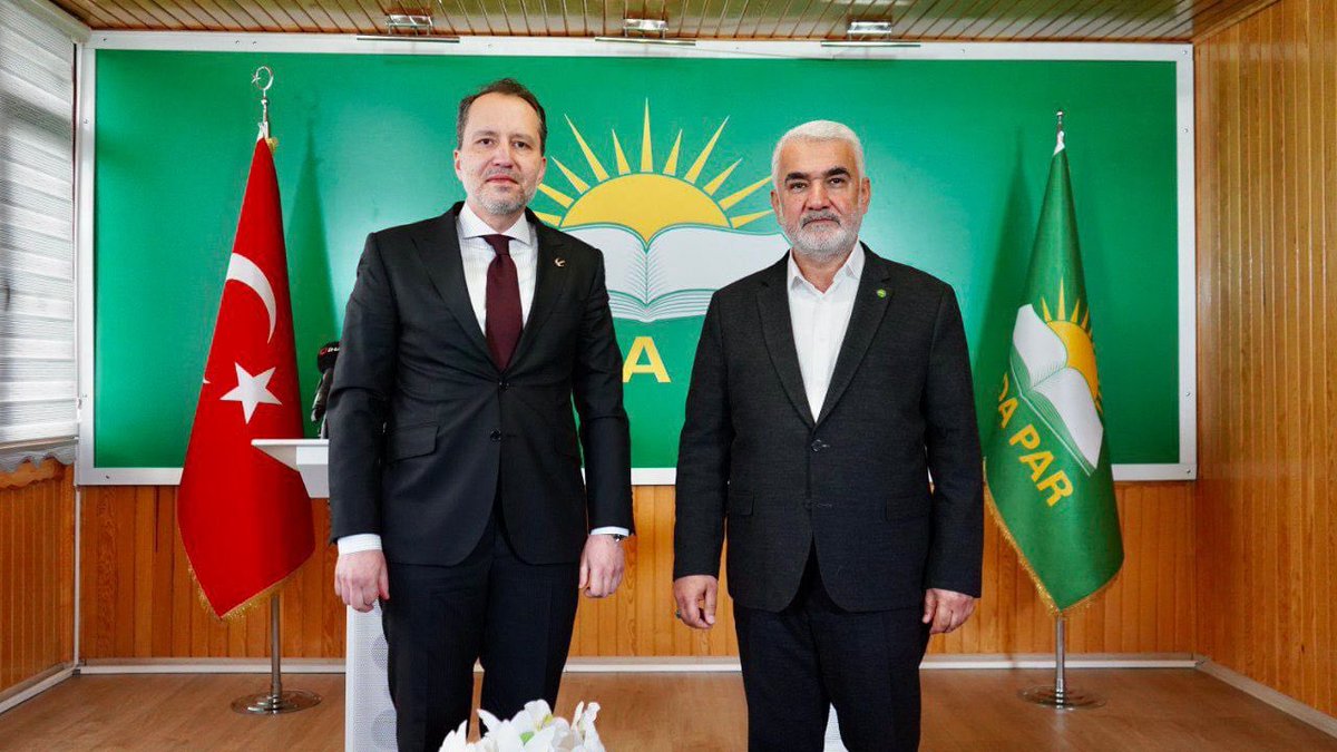 islamistmedya's tweet photo. Yeniden Refah Partisi Gençlik Kol. Başk. Güner:

"Partimize ve HÜDAPAR‘a kadın düşmanı diyen CHP zihniyetine sesleniyorum. Biz kadınları başımızın üstünde taşırız. Asıl kadın düşmanı sizsiniz. 28 Şubat’ta tesettürlü kadınları jopladınız. Saçlarından tutup sürüklediniz." https://t.co/LaCiTfHFOT