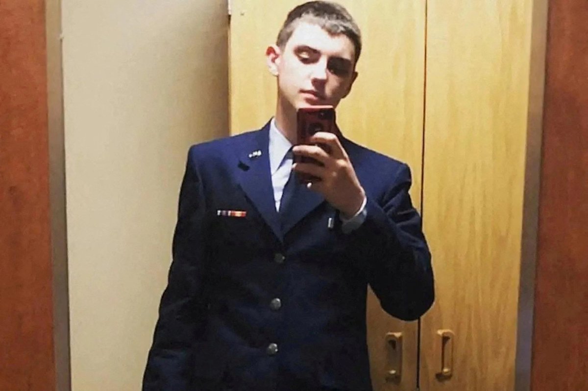 RpsAgainstTrump's tweet photo. 🚨🚨BREAKING: a federal judge ordered Jack Teixeira, the Pentagon leaker, to remain behind bars while he awaits trial.

MTG start rage tweeting in 3...2..1 https://t.co/6zv9b6taKY