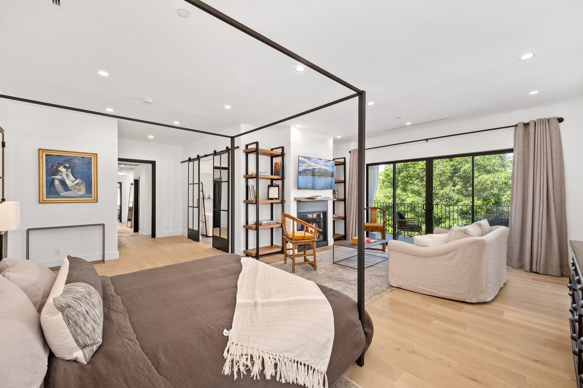 Alexwallre's tweet photo. Open Sunday!  2:00PM - 5:00PM |📍Hollywood Hills

•5 Bedrooms | 7 Bathrooms 
•4863 SQ.FT. 
•A true rare property offering the most amenities and resort style living!

Offered at $5,700,000.

706.202.9303

#beverlyhills #Realestate #Losangeles #Hollywoodhills #OpenHouse https://t.co/dw7Nj10y8p