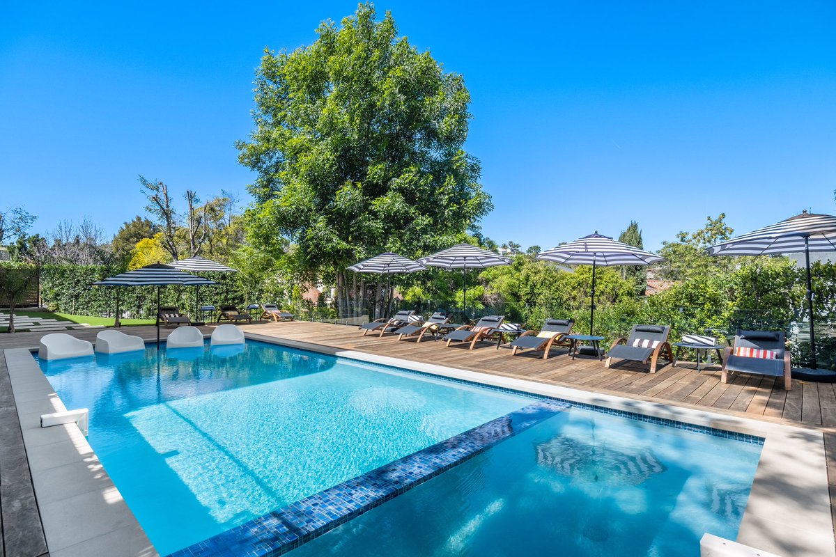 Alexwallre's tweet photo. Open Sunday!  2:00PM - 5:00PM |📍Hollywood Hills

•5 Bedrooms | 7 Bathrooms 
•4863 SQ.FT. 
•A true rare property offering the most amenities and resort style living!

Offered at $5,700,000.

706.202.9303

#beverlyhills #Realestate #Losangeles #Hollywoodhills #OpenHouse https://t.co/dw7Nj10y8p
