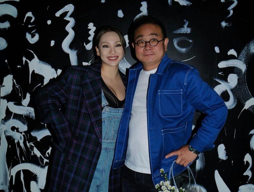 MsUrartu's tweet image. Ready for me to utterly blow your mind?

Kiejin Lee, the father of CL (a well-known South Korean K-Pop artist), has a strong affinity for Armenia and even volunteered to fight in the First Artsakh War.

First image: Kiejin during the first conflict
Second image: Kiejin &amp;amp; CL