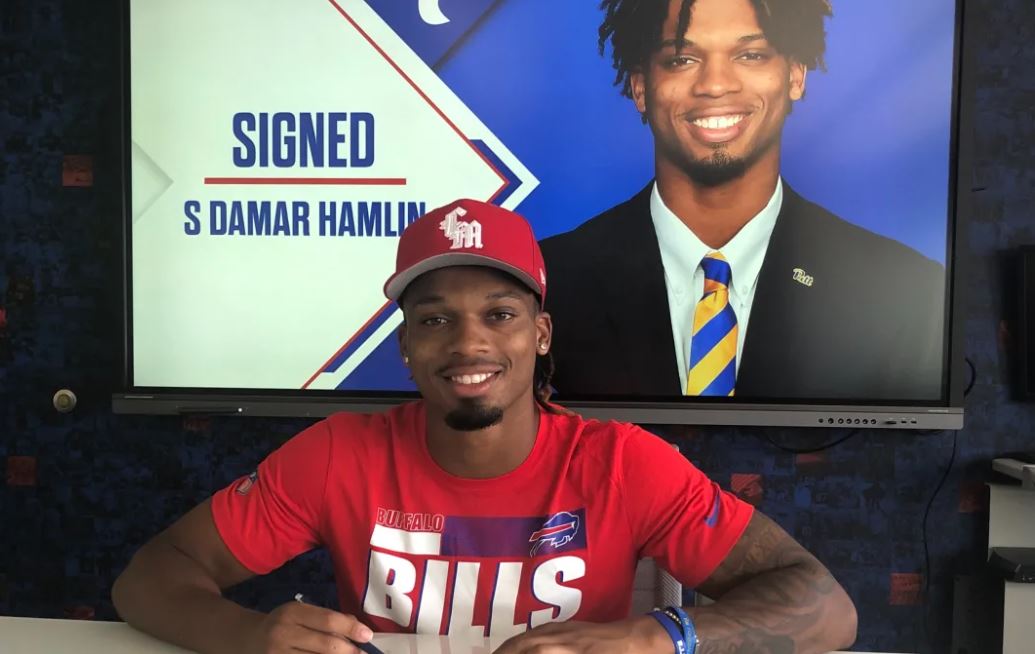 Pitt Panthers putting pen to paper✍️

Since 2021, Pitt's ACC-best 14 draft picks have combined to earn serious money with their slotted rookie contracts.

💰 $77.5 million in total value
💰 $33.3 million guaranteed

#H2P » <a href="/NFLDraft/">NFL Draft</a> » <a href="/NFL/">NFL</a>