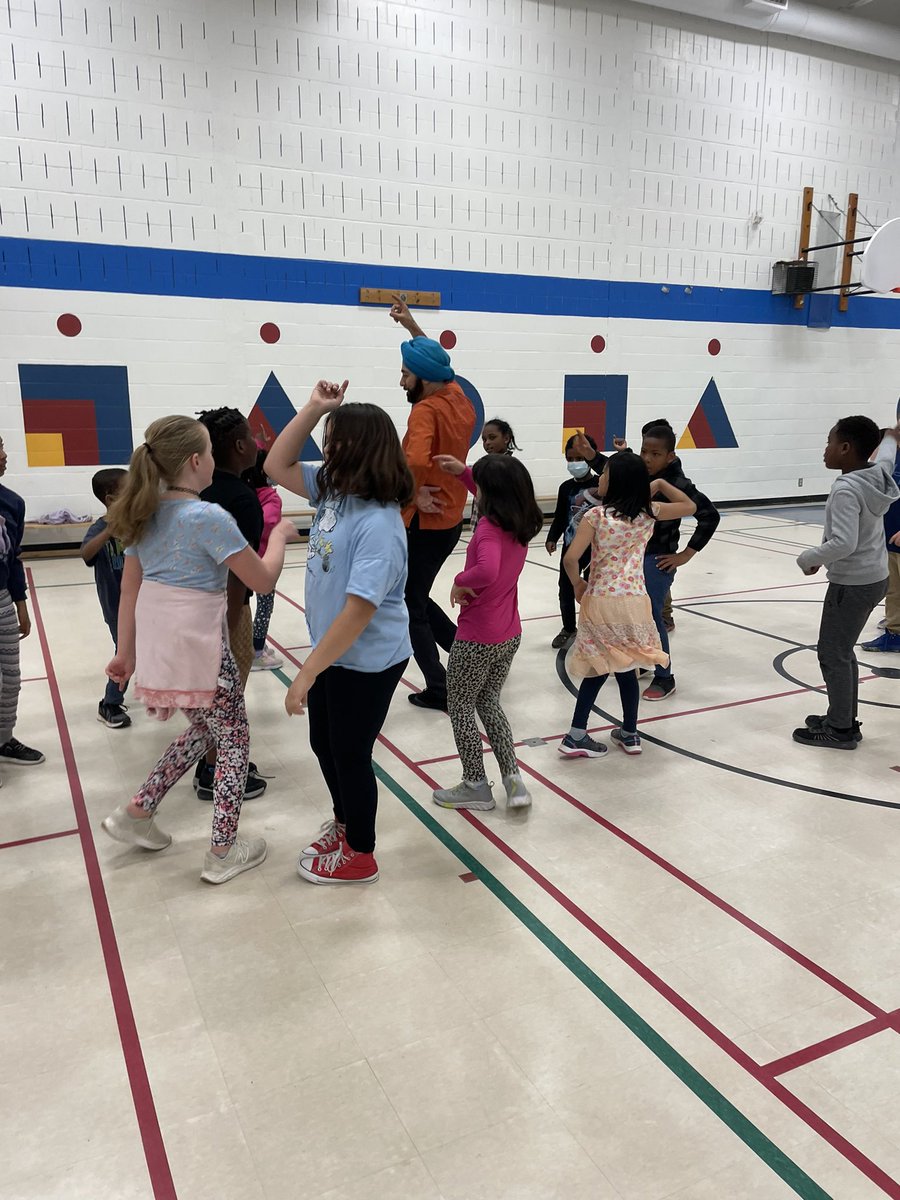 manzolm's tweet photo. Students had a great time learning a new dance today! @StAnthonyOCSB #Bollywood https://t.co/bQnnePlb2d