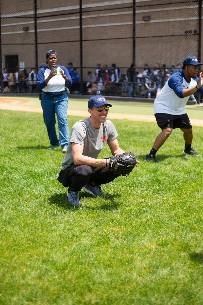 MLBPA's tweet photo. The #MLBPlayersTrust was proud to join the incredible students, staff &amp; parents of NYC Autism Charter Schools @nycacs during their Baseball Extravaganza today! A special thank you to #MLBPlayersTrust Chairman Chris Capuano for joining in on the fun. https://t.co/dMG04yPk68