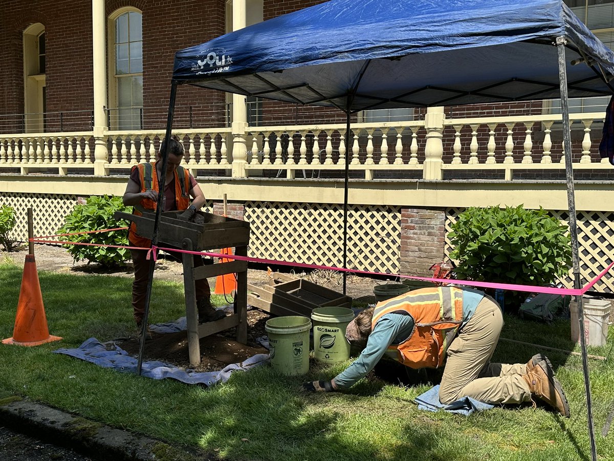 gototemple's tweet photo. Good stuff today at Providence Academy! See archaeologists at work until 4:30pm, and check out a flint knapping demo and see items recovered from the Academy site. https://t.co/4xVPWObz52