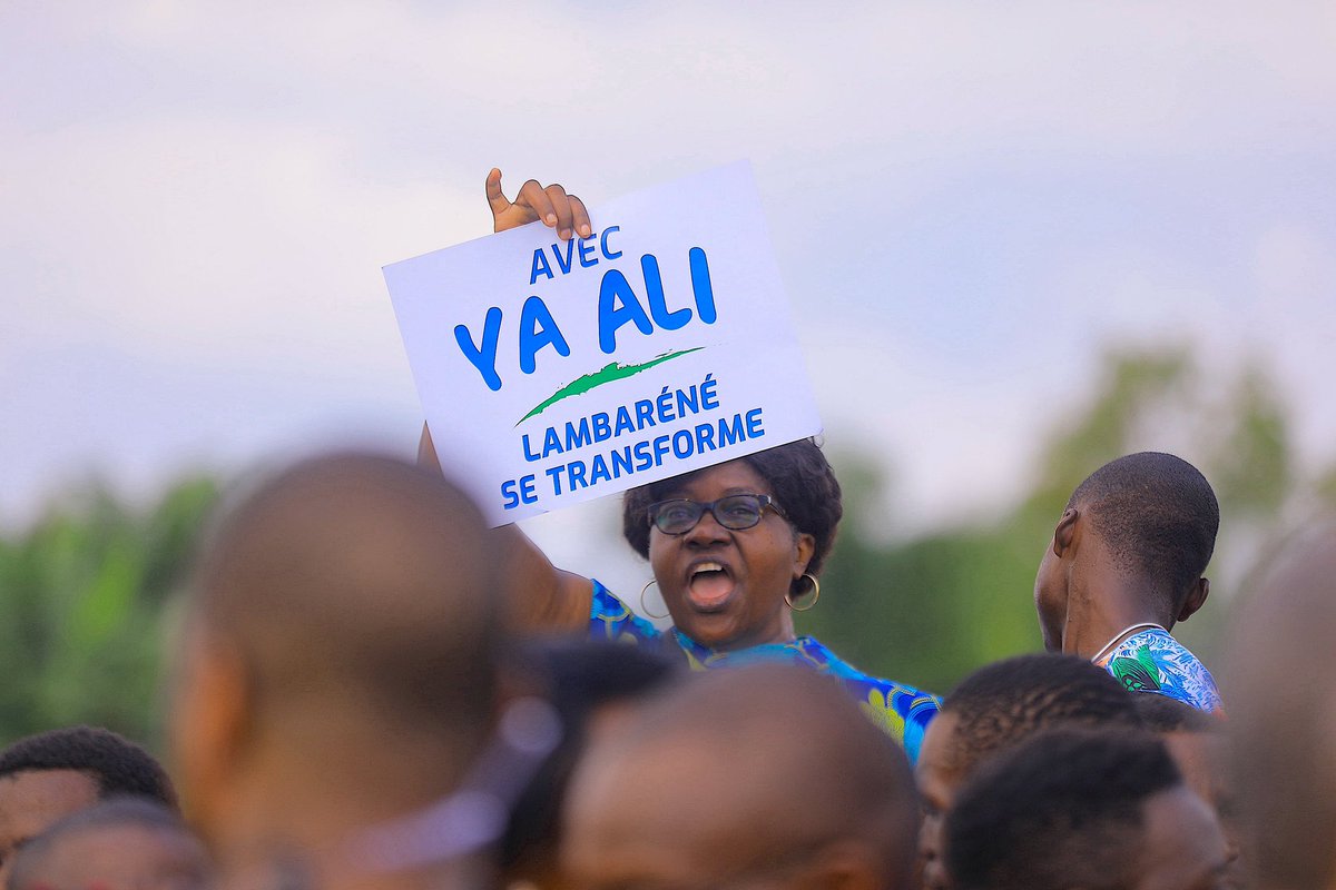 Ce vendredi à #Lambaréné dans le Moyen-Ogooué, j'ai communié avec la #jeunesse.
Education, emploi... vous, les jeunes, avez toujours été au cœur de mon action.
Vous le serez encore plus à l'#avenir.
Merci pour votre enthousiasme, votre énergie, votre audace et votre franc-parler!