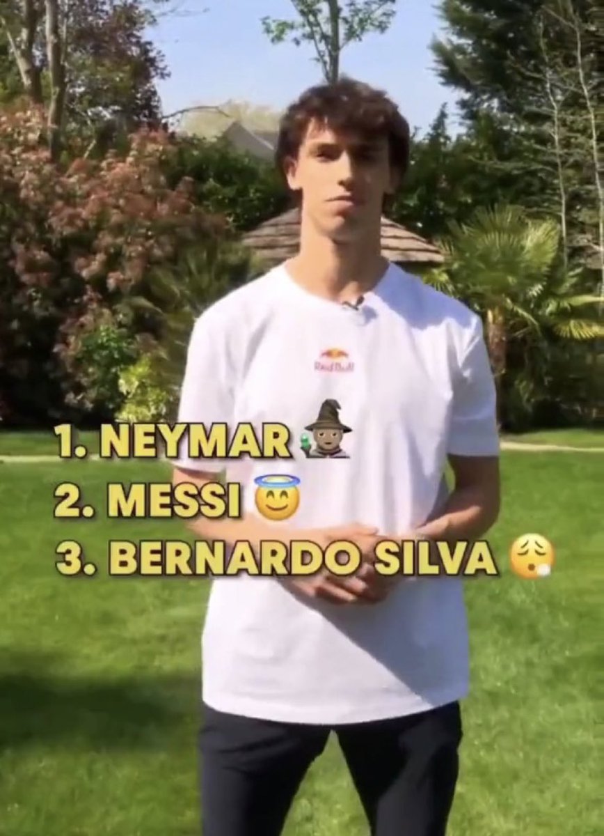 LunihanV1's tweet photo. No way Felix rates Messi over Penaldo despite being Portuguese 😭 https://t.co/vxozAv1lo5