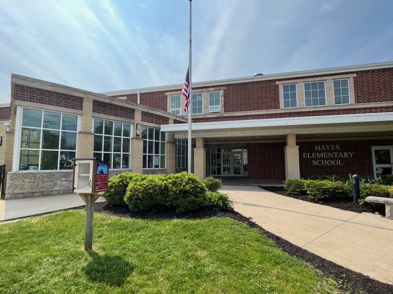 Hayes is happy to announce that we have a Little Library right in front of our school! A big  thank you to the Carroll and Bilyk families for building and painting our Little Library. Hayes is so fortunate to have such caring and talented families in our community! <a href="/LkwdSchools/">Lakewood OH Schools</a>