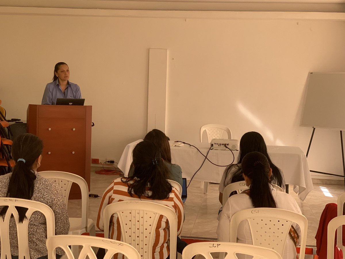 LoreCastroD's tweet photo. Desde #PuertoAsís @PROCOLOMBIACO trabajando para las regiones. Una gran jornada con empresas motivadas a exportar.
Gracias a la @ccputumayo y @BascColombia se logró
#FuturExpo https://t.co/25Hdee4l7K