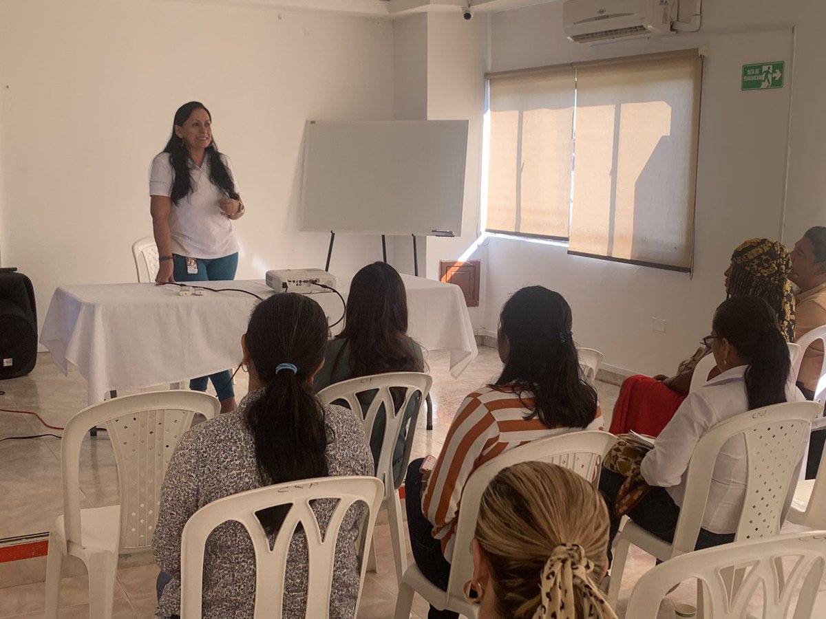 LoreCastroD's tweet photo. Desde #PuertoAsís @PROCOLOMBIACO trabajando para las regiones. Una gran jornada con empresas motivadas a exportar.
Gracias a la @ccputumayo y @BascColombia se logró
#FuturExpo https://t.co/25Hdee4l7K