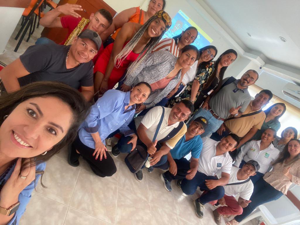 LoreCastroD's tweet photo. Desde #PuertoAsís @PROCOLOMBIACO trabajando para las regiones. Una gran jornada con empresas motivadas a exportar.
Gracias a la @ccputumayo y @BascColombia se logró
#FuturExpo https://t.co/25Hdee4l7K