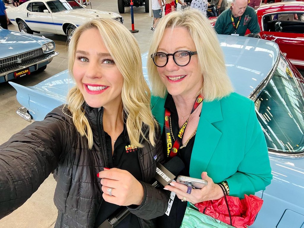 ktmosborne's tweet photo. If Ma selected #4OnTheFloor: Which would you say you’d be a-ok with out of her picks?
•‘70 Plymouth Barracuda Convertible
•’57 Ford Thunderbird
•’39 Chevy Business Coupe
•’58 Cadillac Eldorado Brougham (officially Ma’s #MyStarCar) https://t.co/QXAS9GYWtR