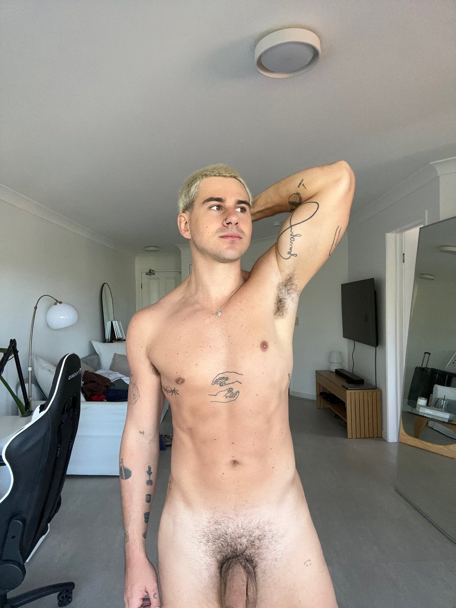 Aussieboy_j's tweet photo. Morning stretch, now who wants to be morning stretched https://t.co/Sukq4SxzyS