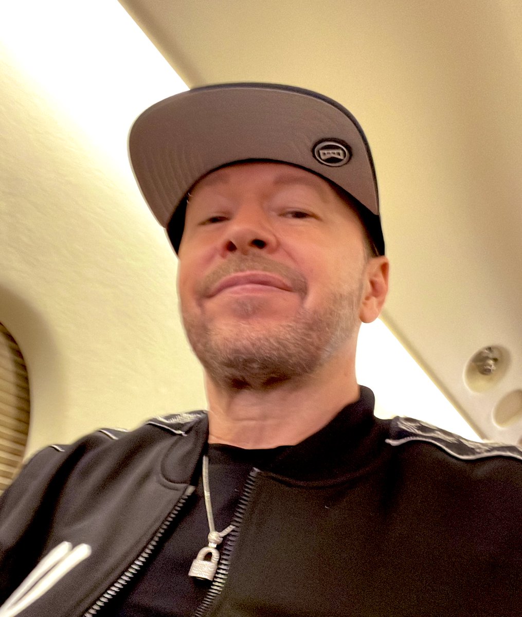 Donnie Wahlberg tweet media