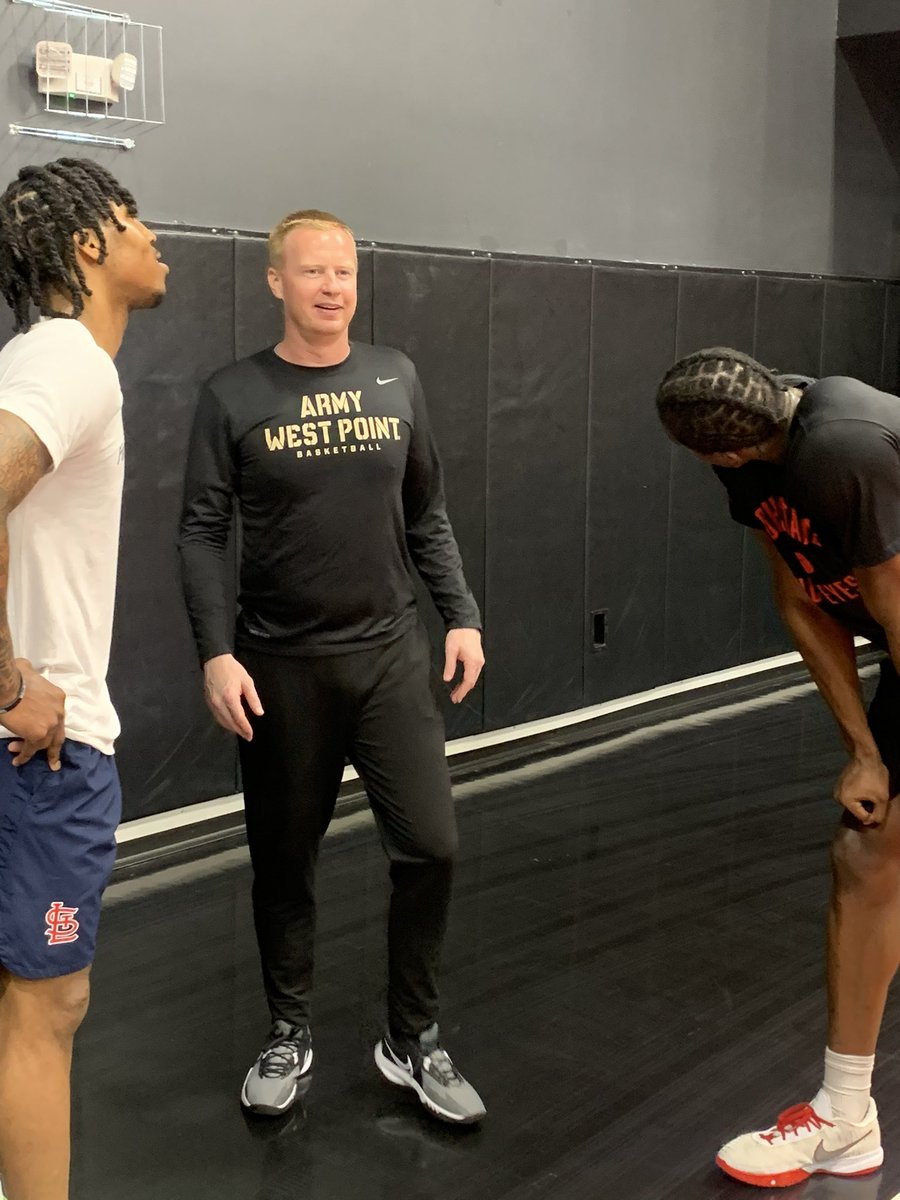 PhilBeckner's tweet photo. FRIDAY MESSAGE!

You HAVE TO work when you’re tired - You CAN NOT give in at the end of the week!

The example our guys followed today - WEST POINT BASKETBALL - @ArmyWP_MBB 

We talked about how these Army kids grind, prepare, and show up EVERYDAY!

#Driven #DIFFERENT https://t.co/qytKf4b3HA