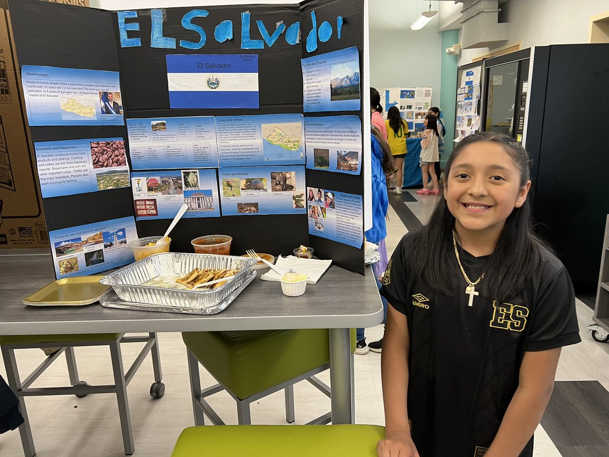 Ms_vanDoren's tweet photo. 5th graders celebrate the countries and cultures of the Western Hemisphere https://t.co/iF69i4PApG