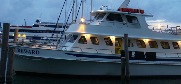 traferral's tweet photo. The public fishing boat is getting ready for its 8 pm departure. #fishingcruise #nighttimefishing #fishingtour  (more info... https://t.co/0peGEHOlP3) https://t.co/4uIGlqVsHM