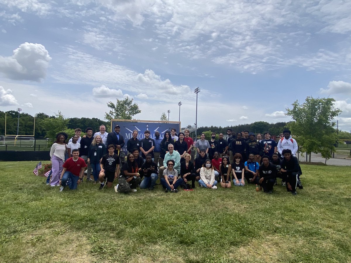 Honor Garden dedicated- thank you First Responders! <a href="/MeadeHSAVID/">Meade Senior AVID</a> <a href="/APBrittanyOwens/">Brittany Owens</a> <a href="/principal_durr/">Dr. Ryan Durr</a> @Daryl_E_Kennedy <a href="/MeadeHSAACPS/">MeadeHSAACPS</a>