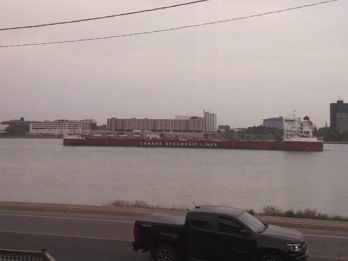 🇨🇦 CSL ST-LAURENT, Cargo (226 x 24 m), under way using engine, destination: MONTREAL, course: 253.9 ° / speed: 10.4 kn marinetraffic.com/en/ais/details… #boatnerd #greatlakesshipping #detroitriver