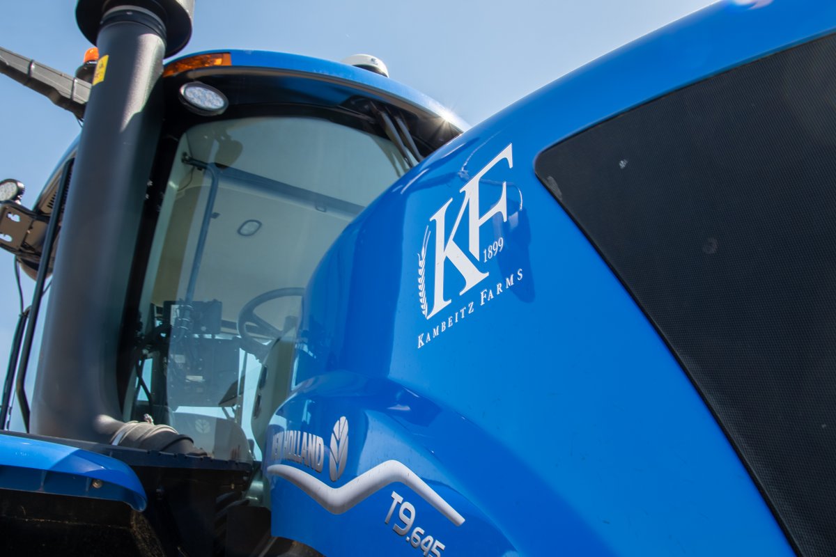 KF1899's tweet image. Work Hard. Play Hard. 👌
We are spending the long weekend in the field but will still enjoy some delicious BBQ.
Happy Victoria Day!

#MayLong #Farm365 #KFKambeitz #KFKambeitzFarms #Agriculture #CDNAg #Seeding #Plant2023 #FamilyFarm #HeritageFarm #AgChat #SafeSeeding #Farming