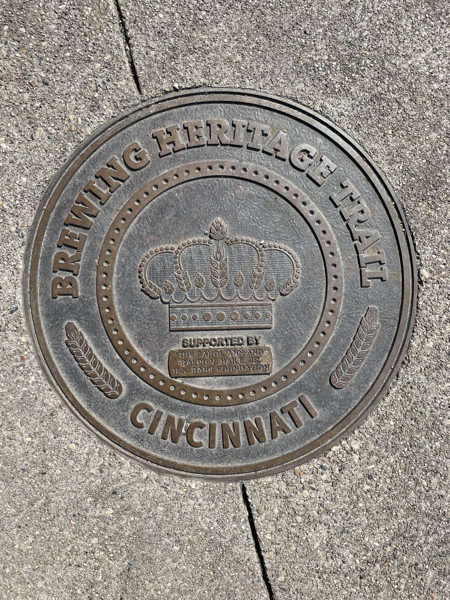 caseyleanne27's tweet photo. Had a great day volunteering with @uofcincy for #UCserves at @BrewDistrict https://t.co/Ql6dK1HEtB