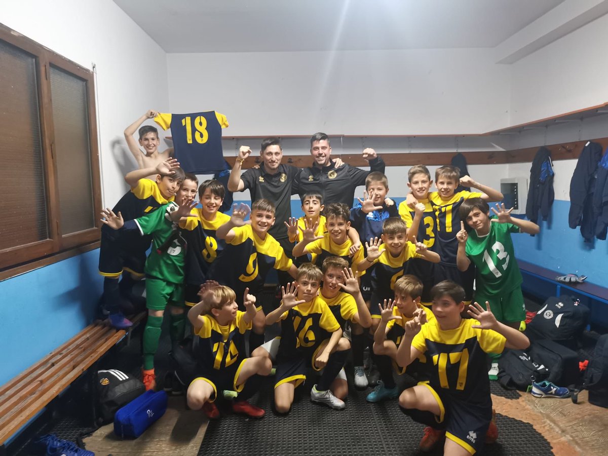 CFHernanCortes's tweet photo. 🔛 Comienza el fin de semana…
👏 …y qué mejor que con una sonrisa

⚪️🔴 Tres puntos del 𝗔𝗟𝗘𝗩𝗜́𝗡 𝗕 este viernes en un gran partido https://t.co/chNesSaESW