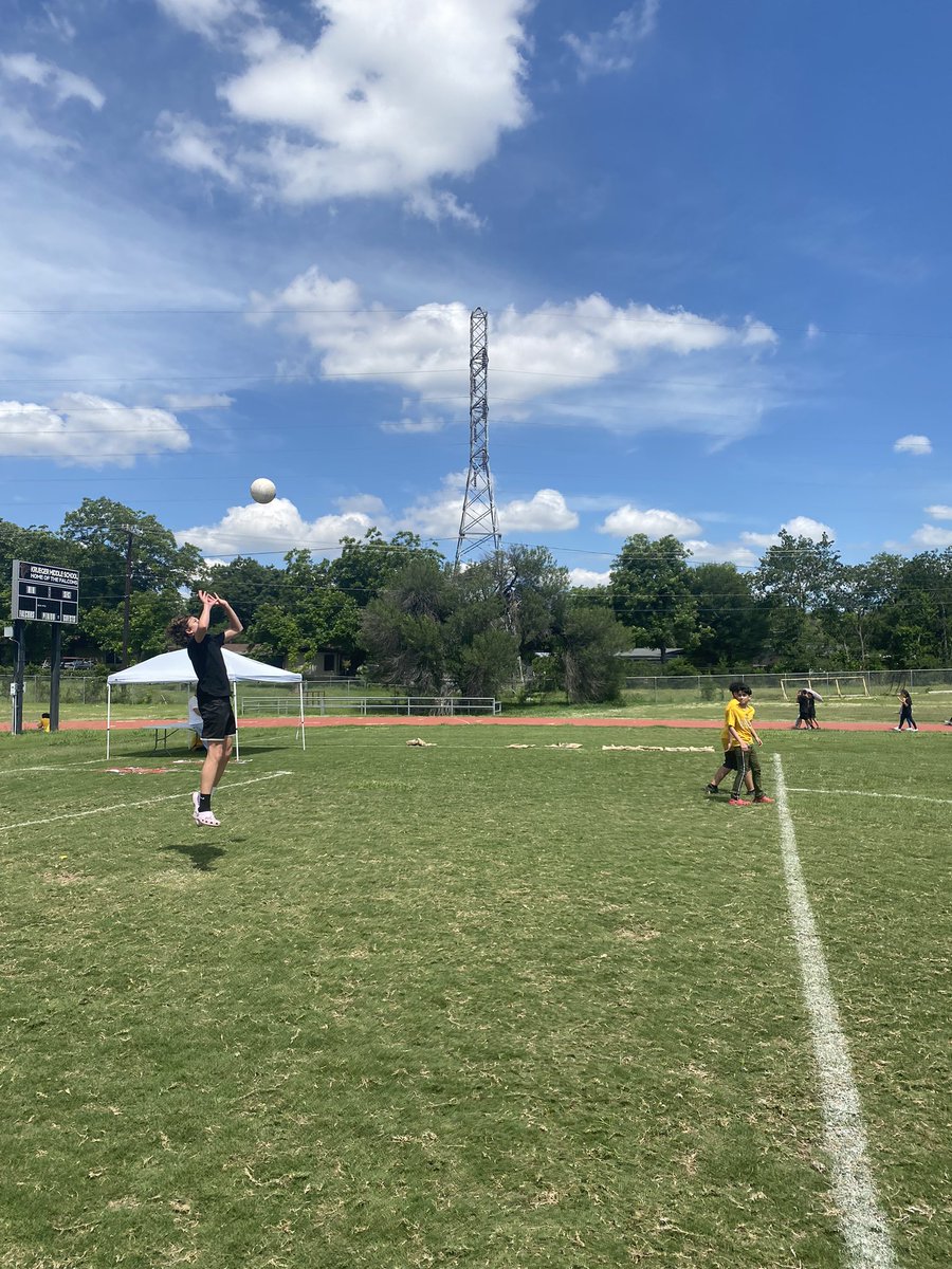 Field Day=Fun Day! Thanks to all the students and staff who made this happen! #krueger #thefalconway #neisd @kms_falcons_pta @PRINCIPALRUBIO