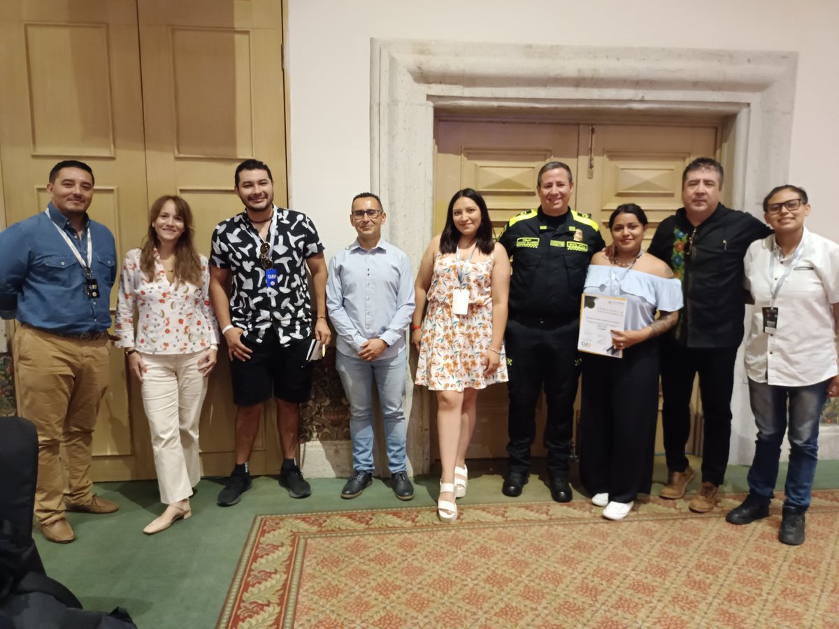 Daaf0367's tweet photo. Una experiencia llena de conocimiento; admirando y aprendiendo.
"La forma más rápida de cambiar es convivir con personas que ya son como quieres ser"
-Reid Hoffman
¡Gracias! 💛
#cleu #criminologia #pontecrimi #islanavidad
@kronosjvc @quinonesurquiza @MundoForense https://t.co/CzAJwsa1Ni