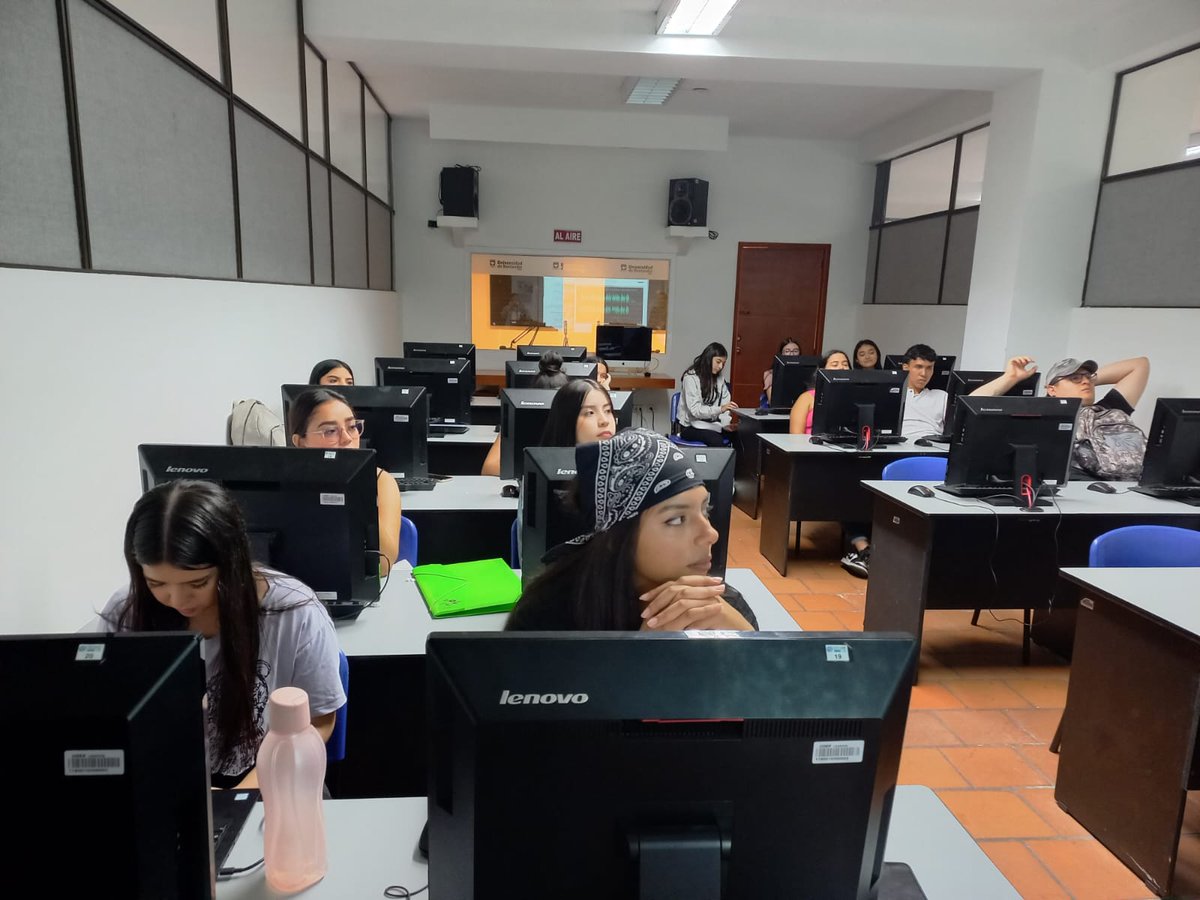 ComSocial_udes's tweet photo. Hoy se llevó a cabo el taller: Edición y producción de contenidos radiales para estudiantes de tercer, cuarto y sexto semestre, con la colaboración de Dianith Gonzalez Directora de la U 107.7 fm🎙️📻
@udes_oficial
@LaU107radio
@TellezYadira
#SoyComunicadorUDES
#ReporterosUDES https://t.co/TUTYIAj8Hr