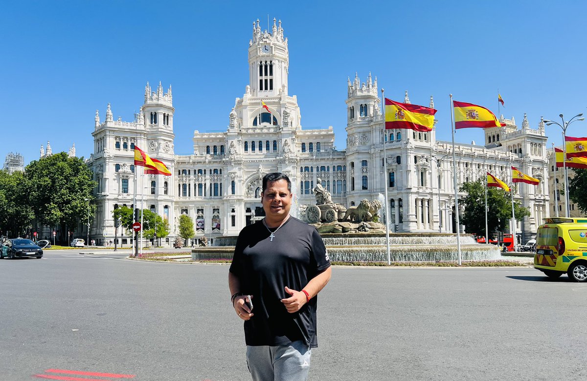 juanmaesmusic's tweet photo. PALACIO Y FUENTE DE CIBELES
MADRID ESPAÑA 🇪🇸 2023
CHRISTIAN NODAL MADRID 20 05 2023
#CHRISTIANNODAL
#MAGNATE #SUPERVIP #MUYALTISIMOPEDORRAJE #MEAMOCOMOSOY ♥️ https://t.co/fGZkZFU5l7