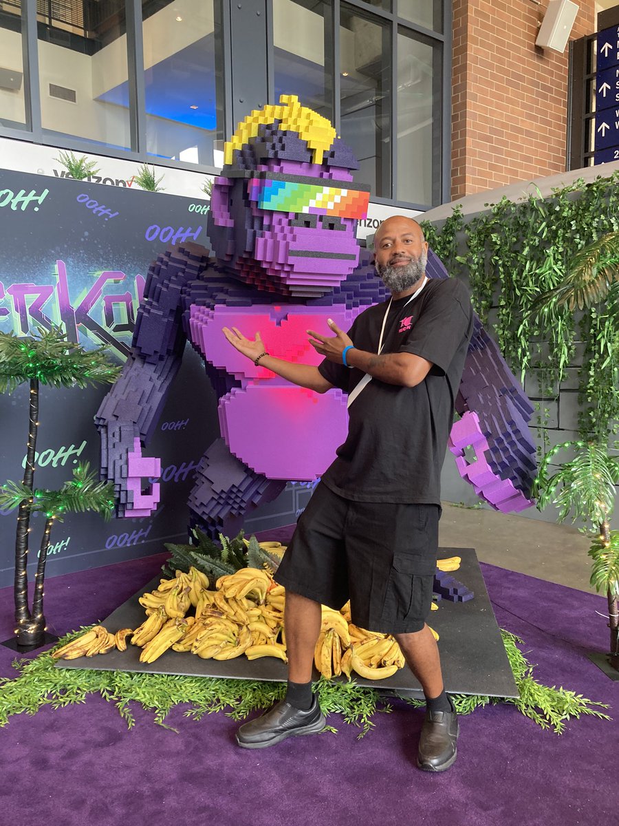 Learning the biz with <a href="/CyberKongz/">CyberKongz</a> #ooh #VeeCon2023