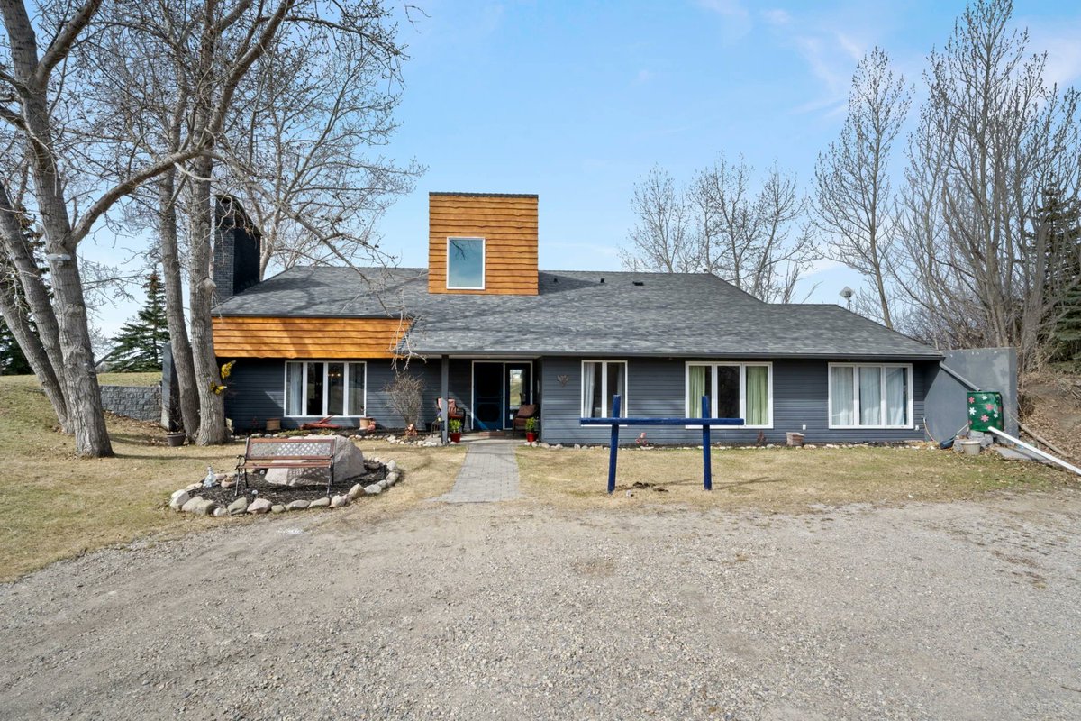 HCinCalgary's tweet photo. OPEN HOUSE in Rocky View County!
323 Shore Drive
$1,099,900
Please visit us at https://t.co/ZL711vFhON for all the details https://t.co/XMplSf6G1i
