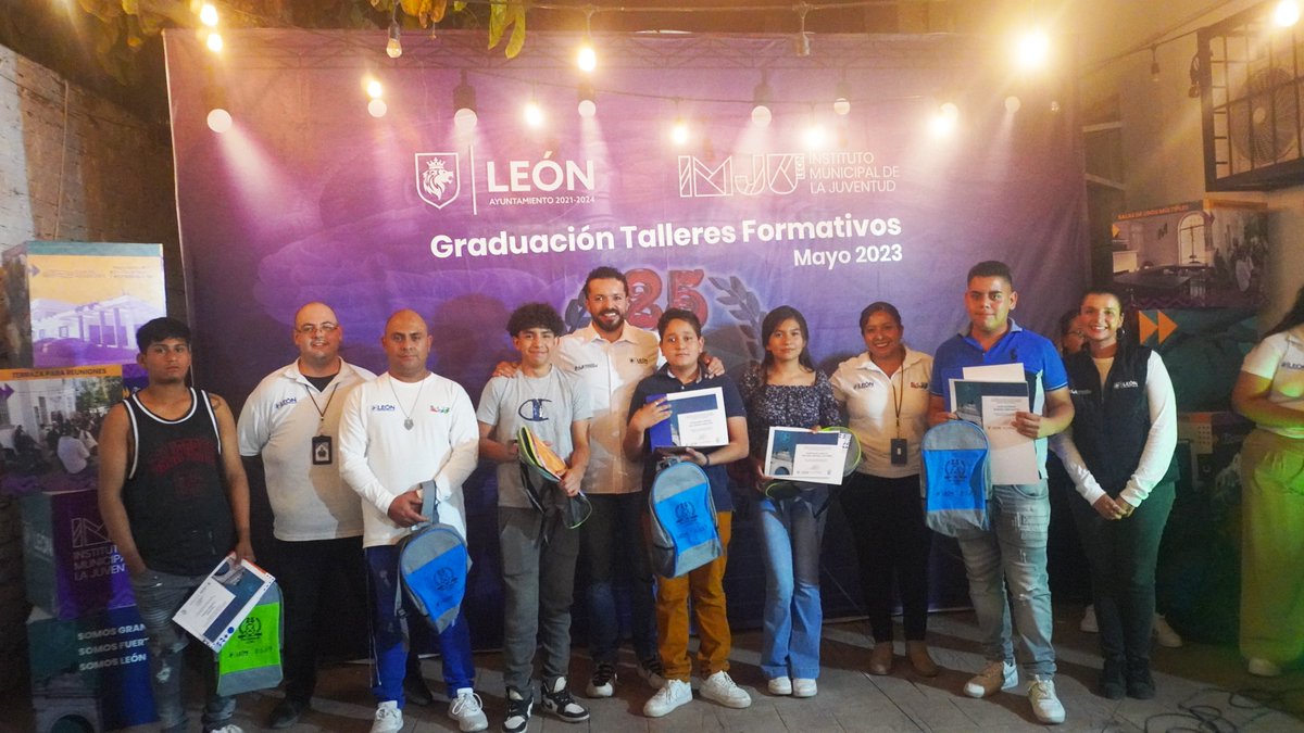 IMJULeon's tweet photo. 𝗚𝗿𝗮𝗱𝘂𝗮𝗰𝗶𝗼́𝗻 𝗱𝗲𝗹 𝘁𝗮𝗹𝗹𝗲𝗿 #𝗕𝗮𝗿𝗯𝗲𝗿 𝘆 #𝗨𝗻̃𝗮𝘀𝗔𝗰𝗿𝗶́𝗹𝗶𝗰𝗮𝘀 𝗜 𝗱𝗲 𝗣𝗿𝗼𝗴𝗿𝗮𝗺𝗮 𝗟𝗼𝗯𝗼 💈💅
Felicidades a las y los 68 jóvenes del #ProgramaLobo por cumplir con esta meta. 

Revive los mejores momentos en 👉 https://t.co/P0ruVkho2y https://t.co/DfVT5V0MfT