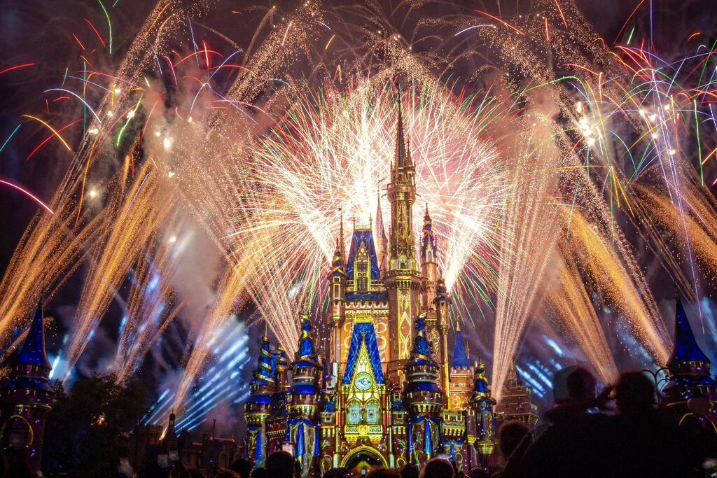 DisLandviewfndr's tweet photo. Let your dreams guide you. Reach out and find your happily ever after.
•
Remember, Dreams Come True and Disneyland Forever always fought to be my top Disney firework show. After seeing Happily Ever After, the competition just got harder. I don't know… https://t.co/ZZD8ux2Ihn https://t.co/PmEuHivP2k