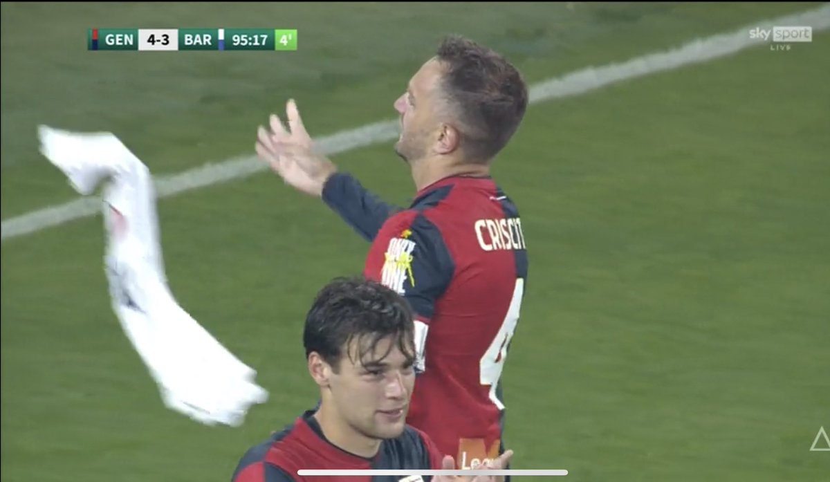 La conclusione di una storia meravigliosa. Quella di <a href="/mimmo_criscito4/">Domenico Criscito</a> e del <a href="/GenoaCFC/">Genoa CFC</a> 

Fino all’ultimo minuto della sua carriera. 
Perché il tempo è galantuomo.