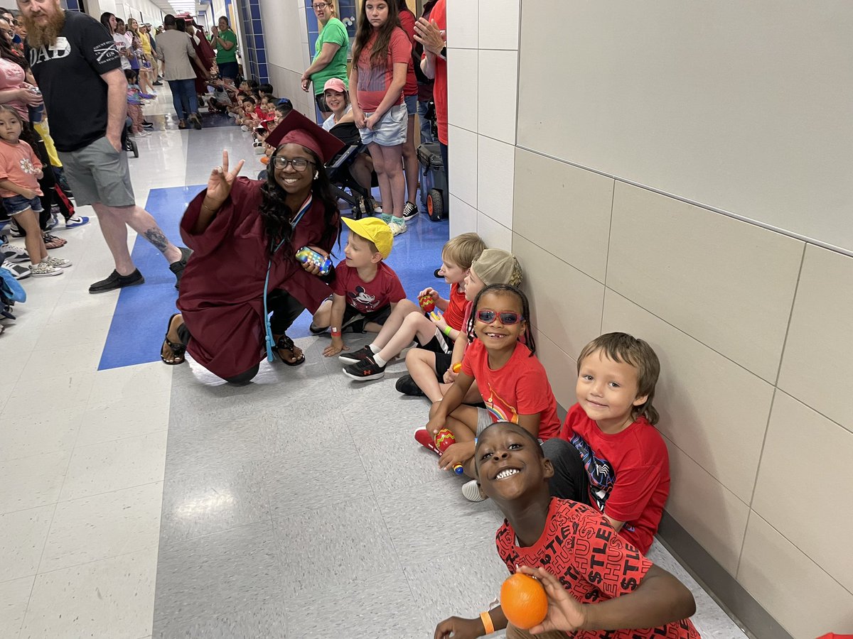 MsFortnersPrek's tweet photo. We are so proud of you Ty’Janae!! 🤍 thank you for loving our littles and helping them grow! https://t.co/q4scEQCJpK