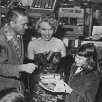 Clubpassionmar2's tweet photo. #Marilyn #marilynmonroe #ClubPassionMarilyn #gerryfitzgerald #lifemagazine #owldrugstore https://t.co/AUeaePSWCW